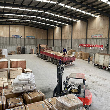 總部倉(cāng)儲(chǔ)作業(yè)現(xiàn)場(chǎng)